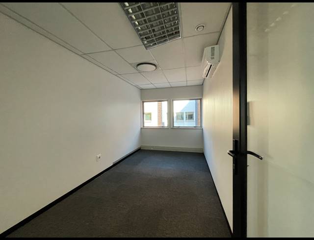 669M² OFFICE TO LET IN BRYANSTON
